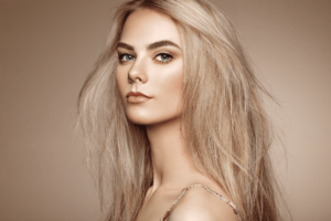 Loiro Areia: A Cor Perfeita para Rejuvenescer e Transformar Seu Estilo aos 30, 40 e 50!